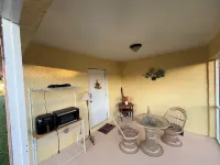 Make yourself at home in this delightful 1-bedroom Lehigh Acres retreat. 리하이에이크 호텔