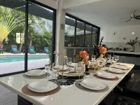 Célèbre Villa Venus avec services proche plage et 5Th Av. PAX 24