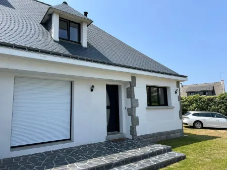 Quiberonnaise house in town center, walking distance to beach.