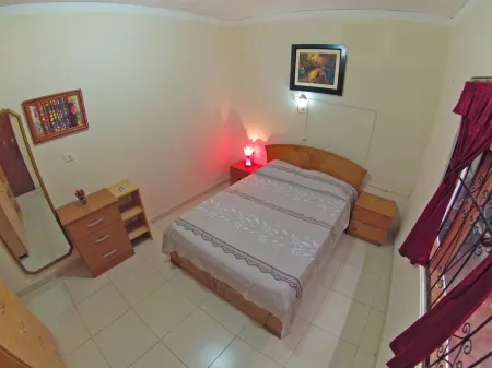 CASA GRAU, with 4 rooms with own bathroom, comfortable, central and safe.