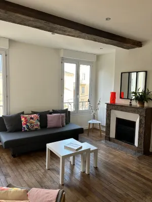 T2 apartment in the center of town, Place du Pilori
