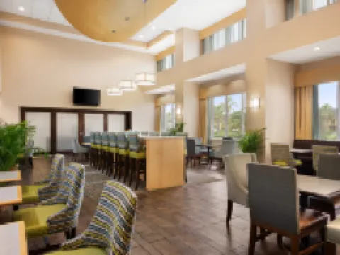 Hampton Inn & Suites Brunswick Hotels in Brunswick