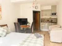 Secluded Sussex Studio with Private Forest Access