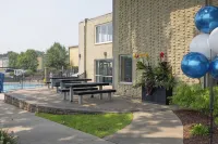 One bedroom W/ fitness Room & Swimming pool W/Discounted Rental car