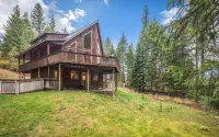 Charming Secluded  3-bedroom house in Sagle ID close to Lake and Schweitzer Ski