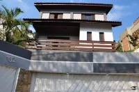 House with pool, barbecue in Morumbi, next Hosp. Albert Einsten .....  호텔