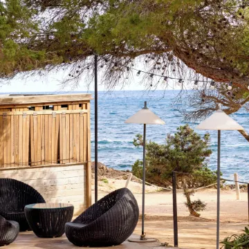 Catalonia Royal Ses Estaques-Adults Only Отели рядом с достопримечательностью «Пристань для яхт Санта-Эулалия»