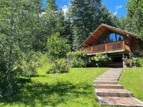 Stunning Custom Made Log Home- on 30 acres Hôtels à : District régional de Kootenay Boundary