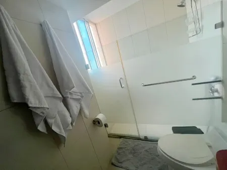 Luxury apartment oceanview wifi security parking 3B/3B