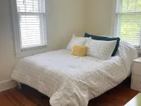 Charming Beach Cottage, Steps to Beach, Enjoy Scenic Vineyards & Farm Stands Hotels in Riverhead