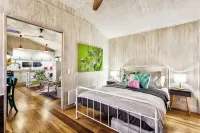 Miss Sunshine Boutique Accommodation Mount MarthaPool, Pet & Kid Friendly