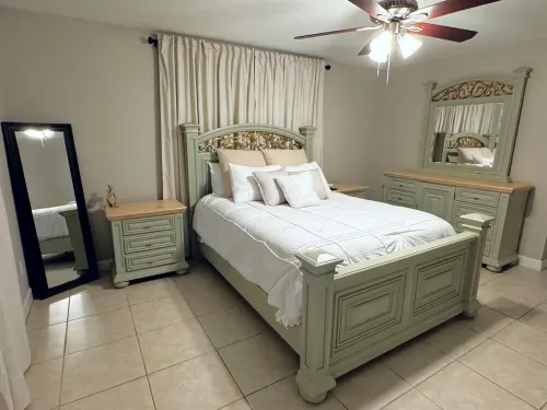 Pet friendly and wheelchair accessible, great place with lots of room.