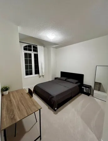 Newly Built Spacious Retreat: 3BDR & 2.5 Bath Отели рядом со станцией Pickering GO