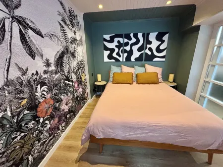 House + garage in the heart of ORANGE Отели в г. Оранж