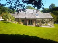 Pretty Cottage with Open Fire, Garden, Fields and Woods. Pet-Friendly EV Charger