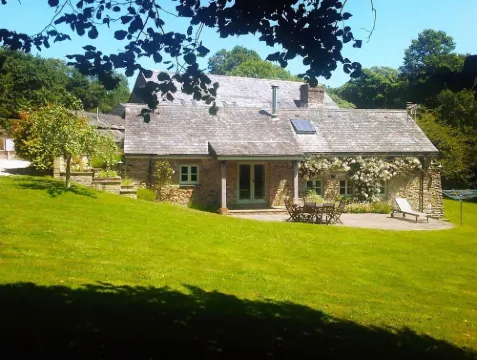 Pretty Cottage with Open Fire, Garden, Fields and Woods. Pet-Friendly EV Charger