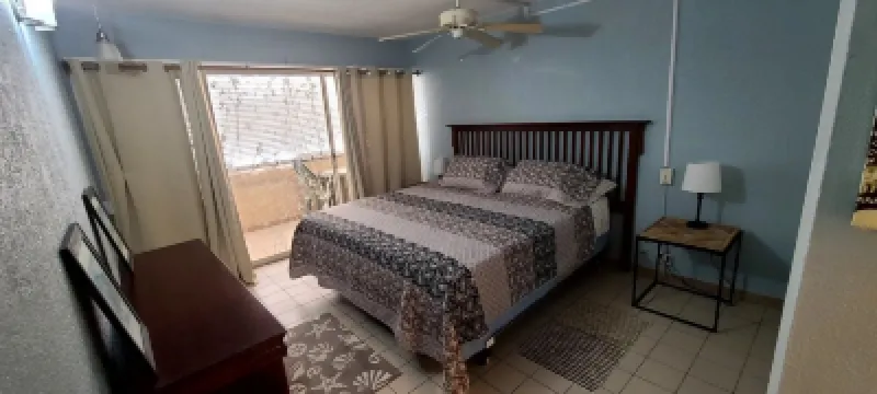 St Croix Escape. Gated condo complex with pool, restaurant, bar and beach. โรงแรมใน