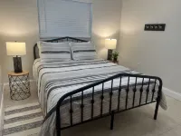 House near BEACH. 5min over in the bridge to beautiful Redington and Madeira Bch Hotels in Bay Pines