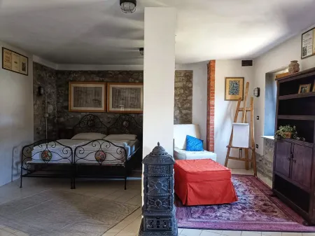 Former barn with garden and magnificent view of the lake, ideal starting point for trekking. Отели в г. Alta Valle Intelvi