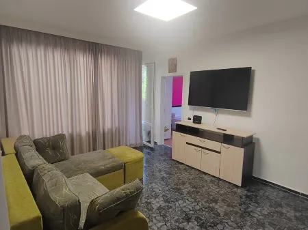 RED ROOM - Beach and Forest Отели рядом с достопримечательностью «Плаж Галата Север»