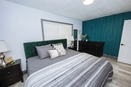 Beautiful Retreat Haven/ 7 miles to beach