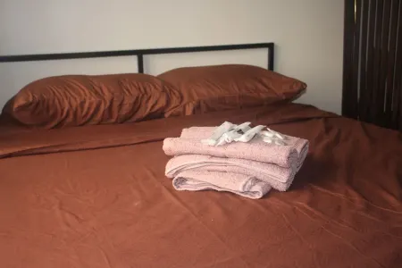 Cozy 1 Bed Studio - Minutes to NAIA and MOA! Отели рядом с достопримечательностью «University of Perpetual Help System DALTA, Las Piñas Campus»