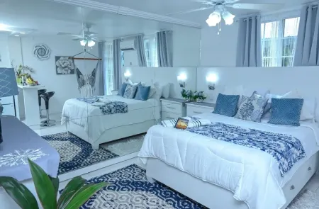 Paradice By The Sea, studio with AC and Wi-Fi in delightful Montego Bay Отели в г. St.Bran's Burg