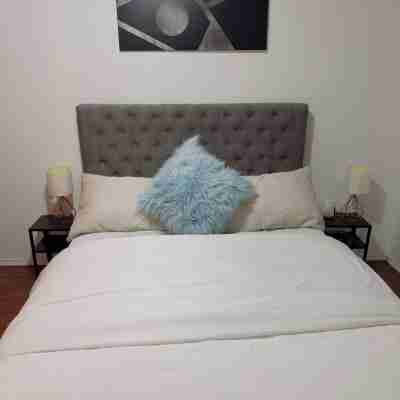 9 minutes from the airport cozy basement Rooms