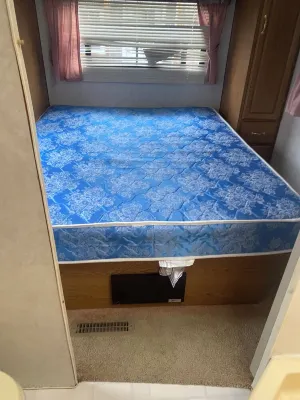 Cozy 1-bedroom RV in fantastic Leitchfield with AC