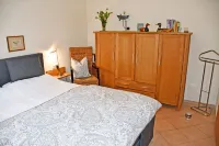 Haus Waldesheim "kleine Oase" Ruhige, Zentrale Ortslage, 10 min zum Nordstrand, Hotels in Gohren