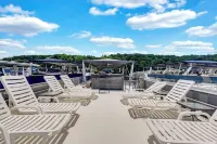 Luxurious Five Bedroom Houseboat Retreat on Center Hill Lake