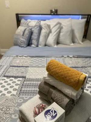 Chris & Tish Cozy Apartments -1 bedroom with queen size bed. Hotels in Eatonville