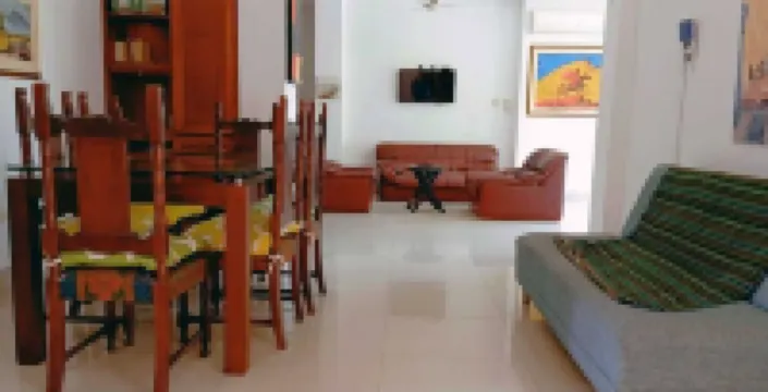 Ideal for families. Tropical oasis, ocean view, elegant, comfortable, spacious.