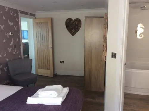 The Lobster Pot. Fabulous  2 bedroom Apartment overlooking the Beach/Green