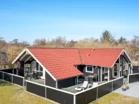 "Germaine" - 1.2km from the Sea Hotel berhampiran Realen