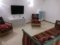Maison Typique Avec Patio et Piscine فنادق في غيزن