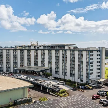 Hilo Getaway: 2Br Condo w/ Pool, A/C & Incredible Views