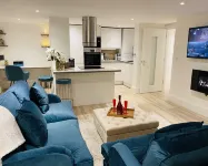 Escape London in London - 2 bed luxury apartment in lovely Wanstead