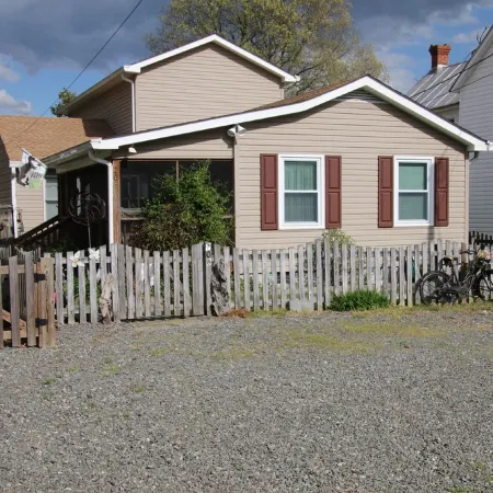 3-bedroom house in charming Colonial Beach with AC, WiFi