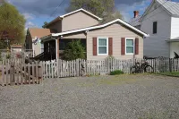 3-bedroom house in charming Colonial Beach with AC, WiFi