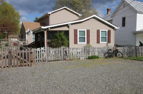3-bedroom house in charming Colonial Beach with AC, WiFi