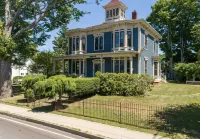 Charming Victorian Estate with AC, WiFi with water views in East Boothbay
