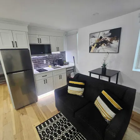 The Mini-Lux B. at Lower Atwells Avenue Laundry & Dishwasher Close to DT