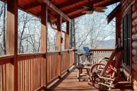 Charming 3-bedroom cabin with amazing mountain views in delightful Jasper Hotel di Pickens County
