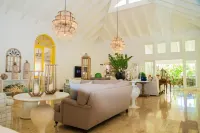 3 min from minitas beach and direct access to the golf camp...