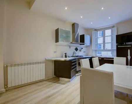 Cozy apartment in Lucca city center, Walled city