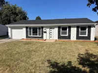 3-bedroom house in fantastic Hanover Park with AC, WiFi. Enjoy your stay Hotels in Hanover Park