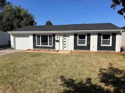 3-bedroom house in fantastic Hanover Park with AC, WiFi. Enjoy your stay