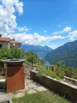 Former barn with garden and magnificent view of the lake, ideal starting point for trekking. Hotels in Alta Valle Intelvi