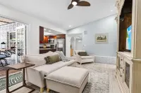 Beechwood Bungalow! Spacious 4-bedroom house with pool in charming Fort Myers فنادق في Whiskey Creek